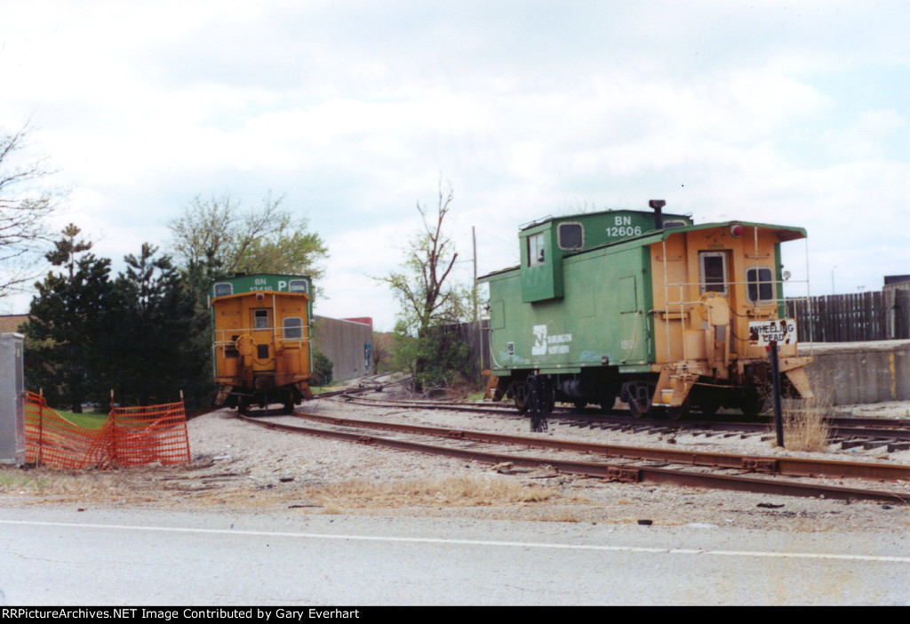 BN Cabooses 12606 & 12416